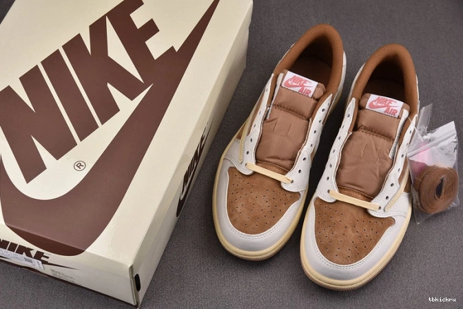 Reps TBK AJ Travis Low Scott 1 SP OG DM7866-106 x 0811